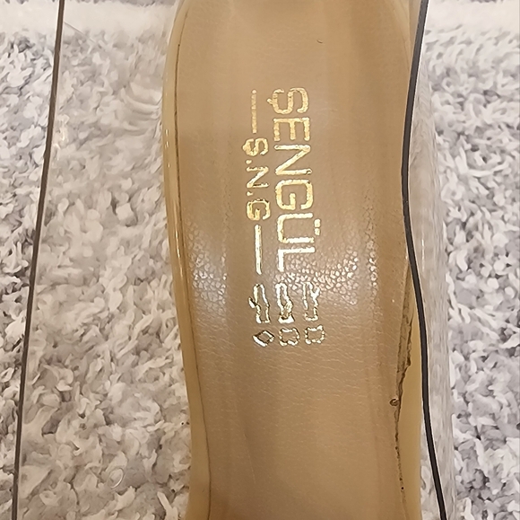 Nude Heel With Clear Stone Emblishment At The Toe. - Picture 5 of 6